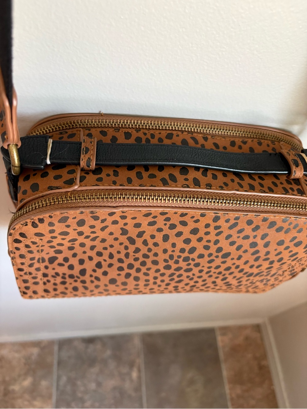 Universal Thread Cheetah Leopard Print Double Zip Crossbody Bag Brown Black - Picture 10 of 12